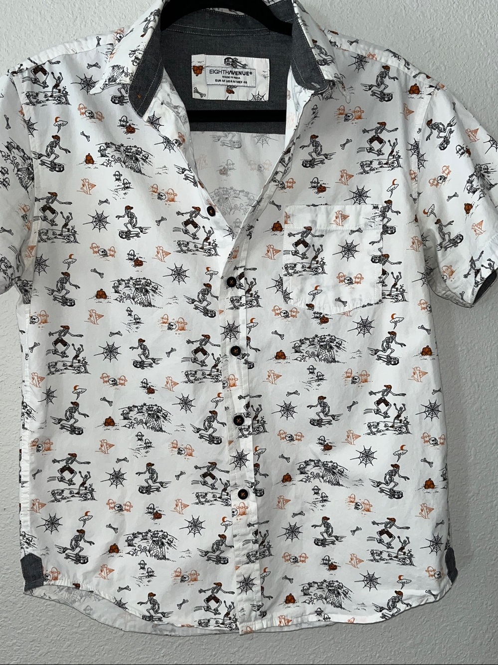 Halloween Eighth Avenue Short-Sleeve Novelty Printed Halloween Shirt
Sz M